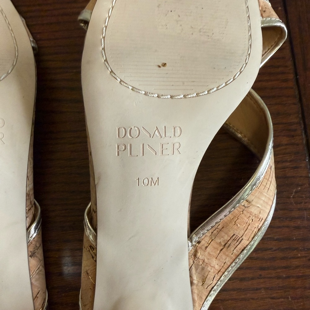 Donald Pliner Cassia cork Gold kitten heel Sandals 10 - Picture 7 of 8